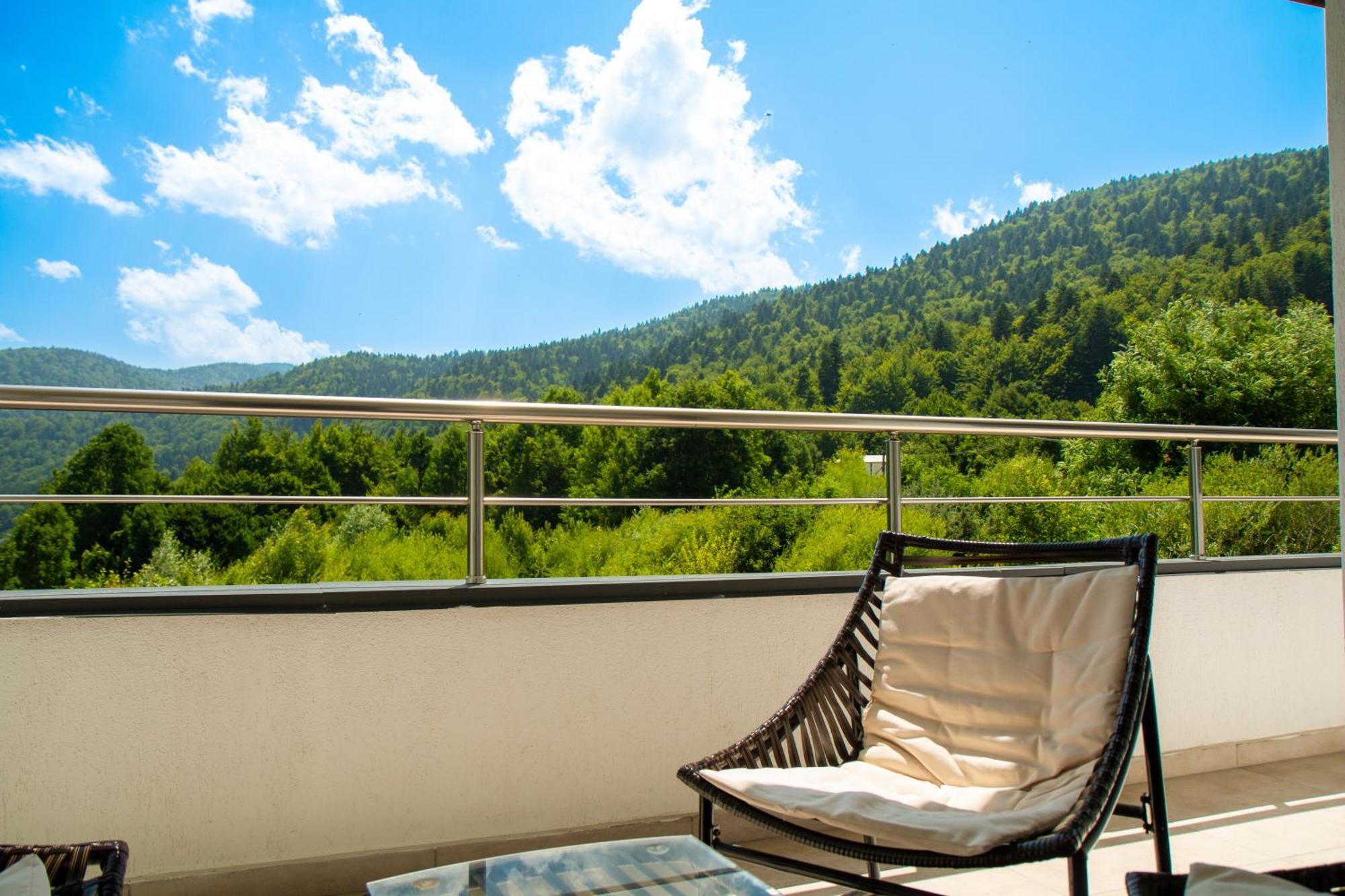 Panoramic Forest View - Balcony And Private Parking