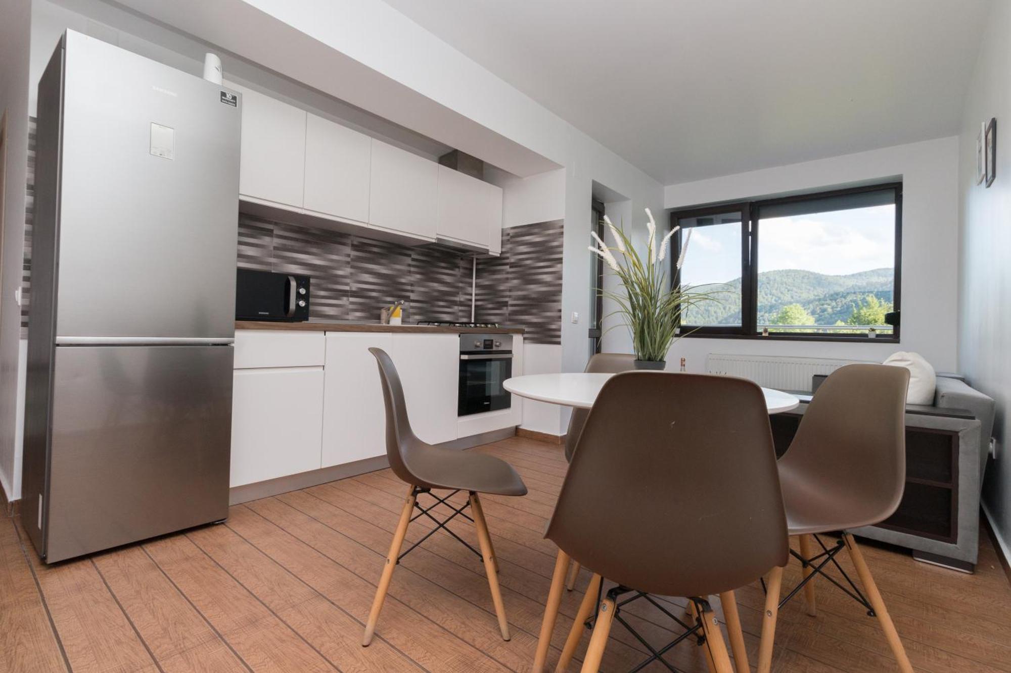 Panoramic Forest View - Balcony And Private Parking *