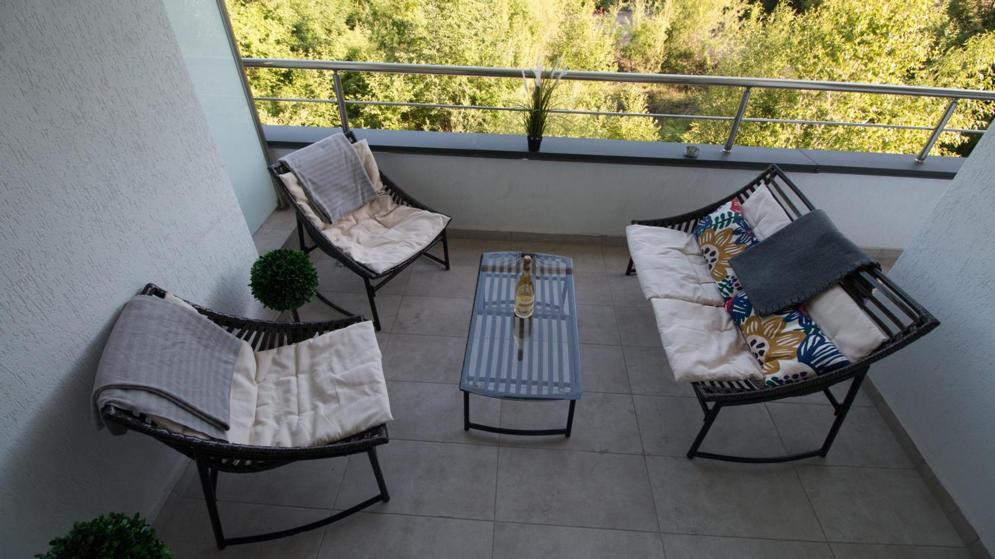 Panoramic Forest View - Balcony And Private Parking Apartment