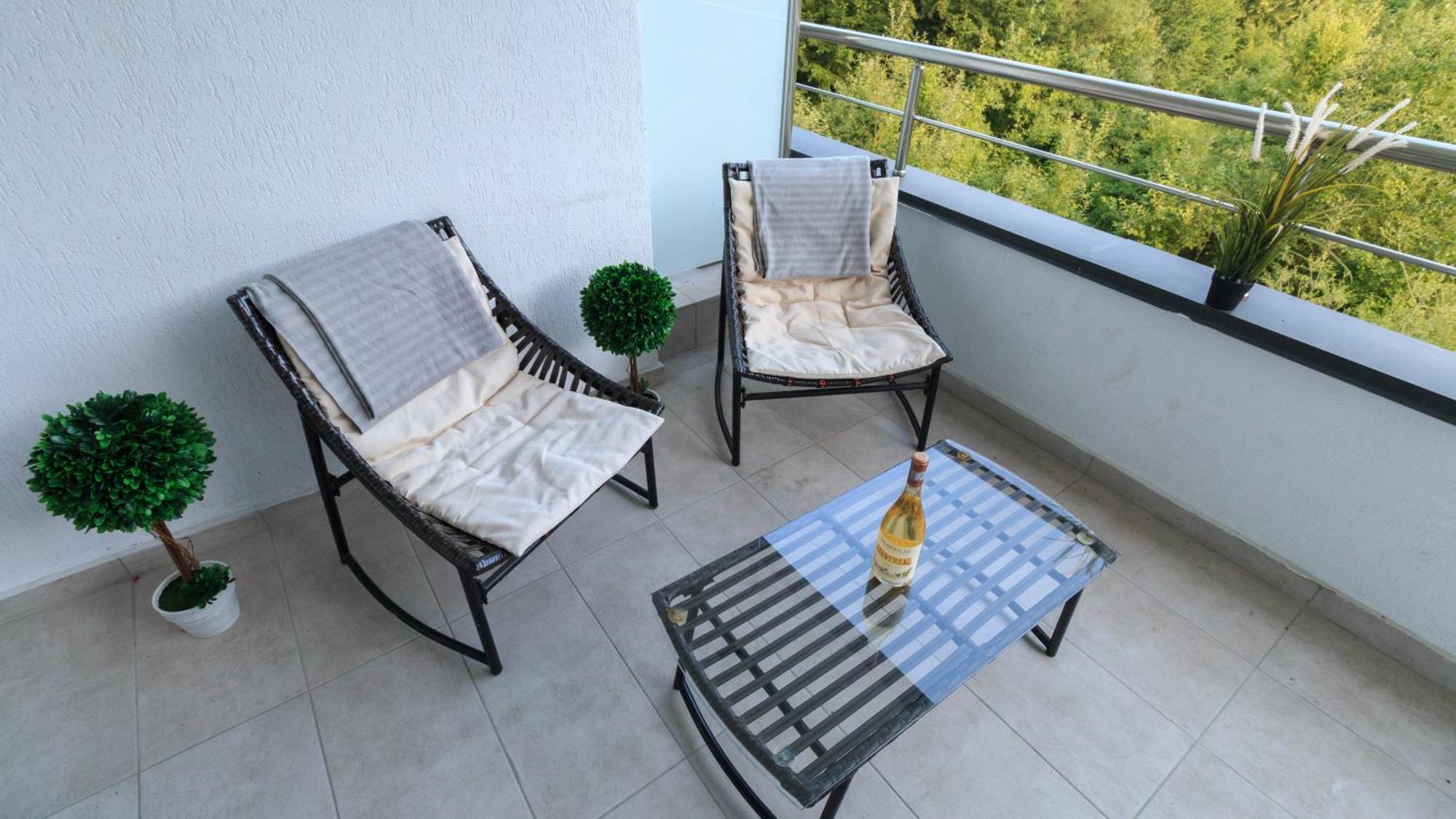 Panoramic Forest View - Balcony And Private Parking Apartment